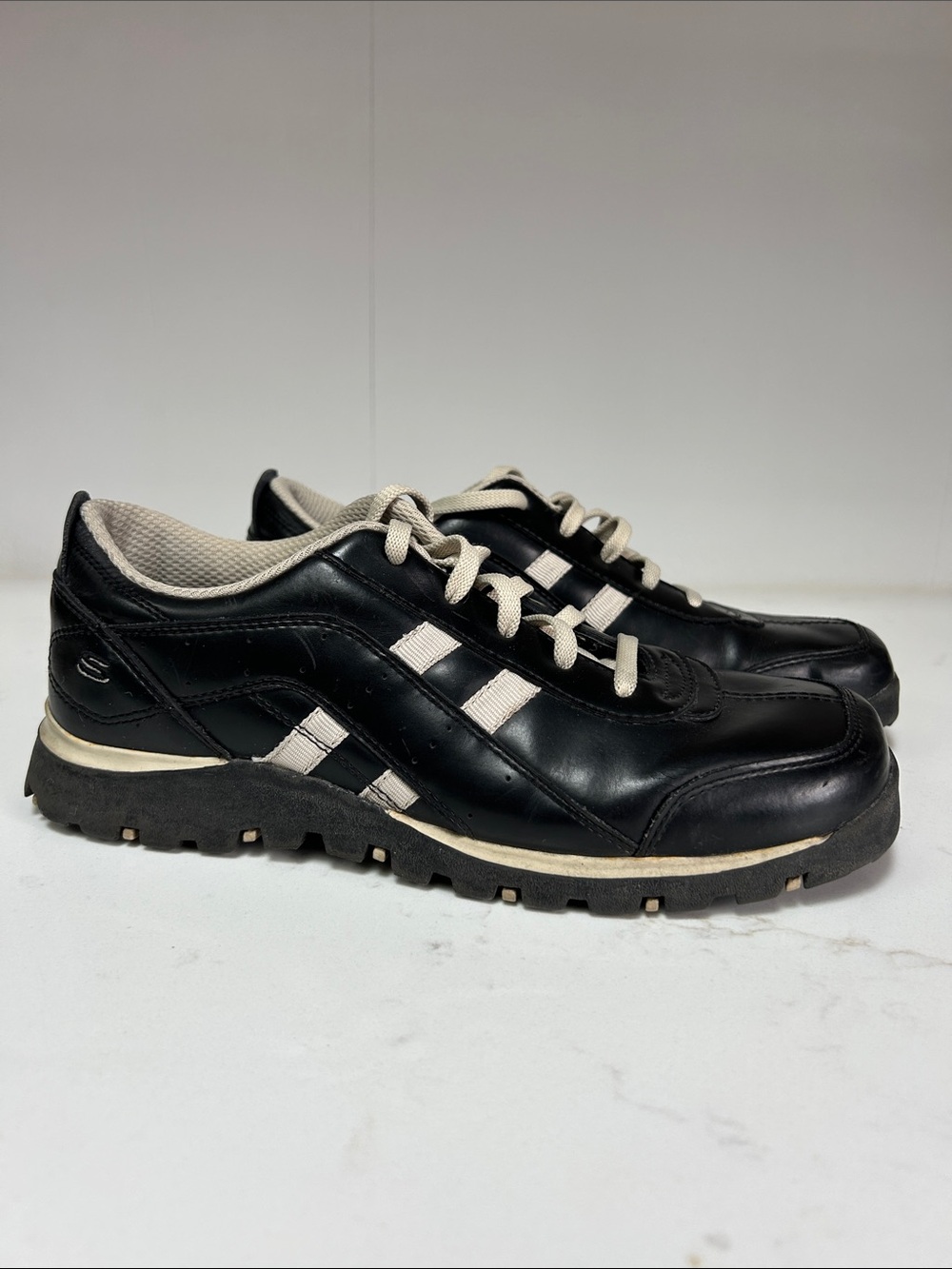 Sketchers Black Leather Sneakers with Cream stripes Sz 9 Y2K style